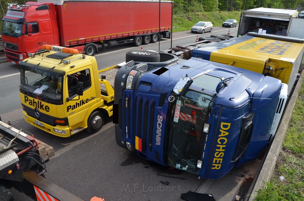 VU LKW umgestuerzt A 3 Rich Oberhausen Hoehe AS Koeln Koenigsforst P246.JPG - Miklos Laubert